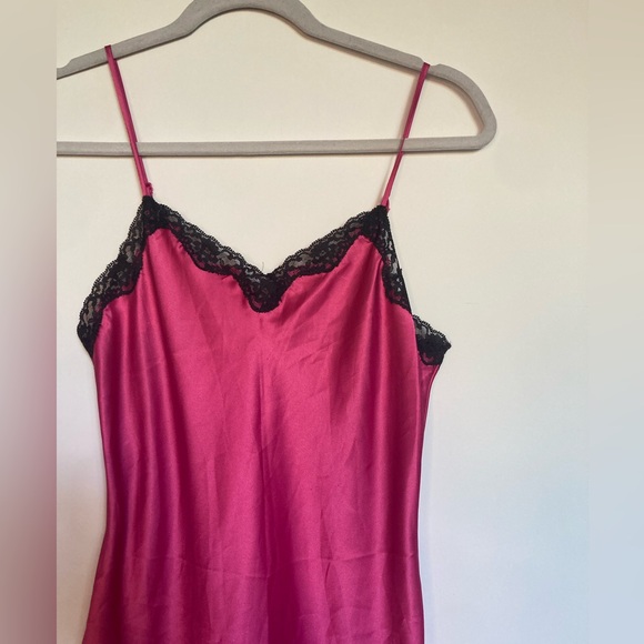 Victoria’s Secret hot pink slip - Picture 2 of 4